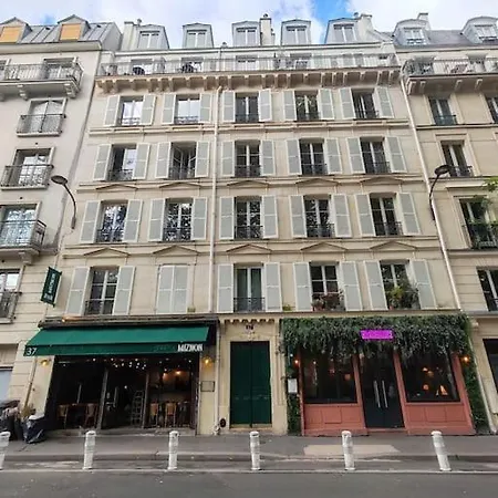 Moderno Al Centro Di - République Parigi